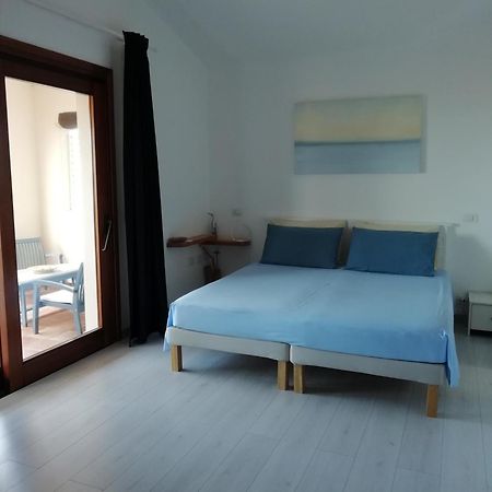 Frina Di Mari B&B San Teodoro  Eksteriør billede