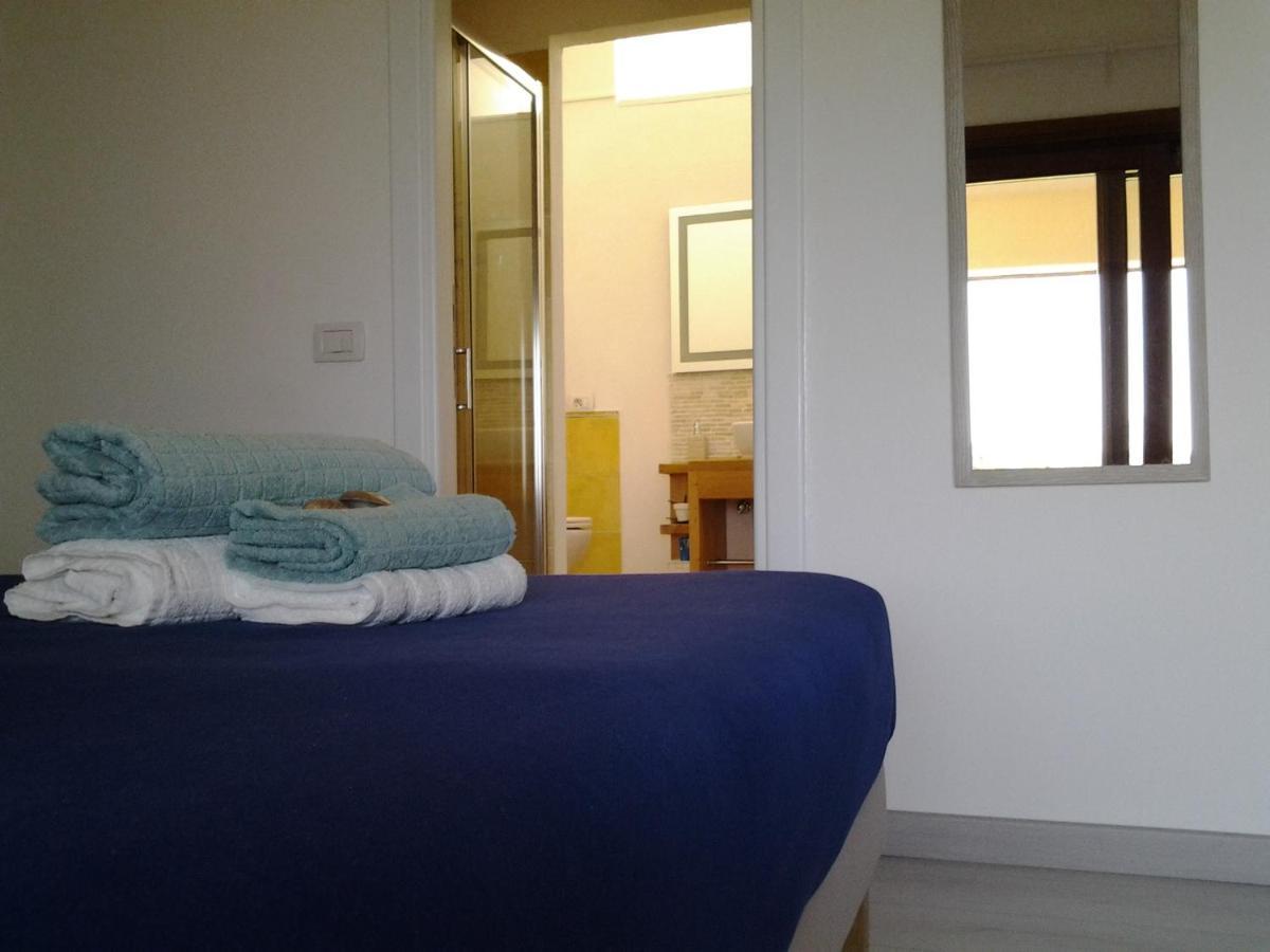 Frina Di Mari B&B San Teodoro  Eksteriør billede
